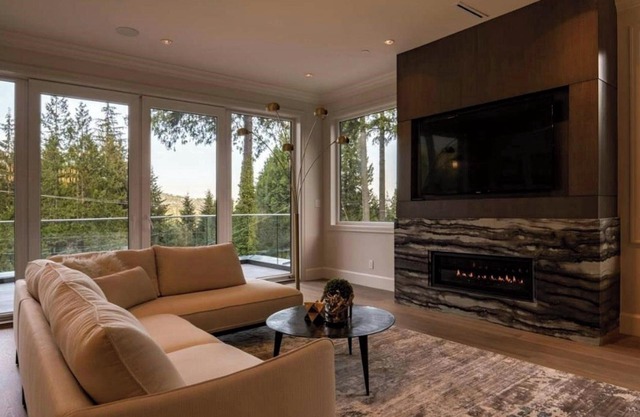 Luxurious 7-bedroom villa with AC, fitness room in enchanting West Vancouver