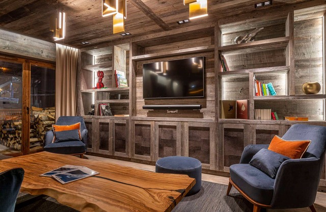Luxurious 7-Room Chalet Apartment with Spa & Pool, Morzine