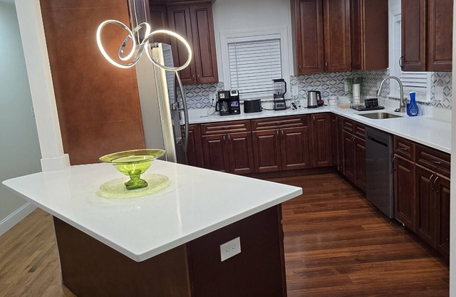 Luxurious 8-bedrooms APT., two suites in Malden MA close to Cambridge, Boston MA