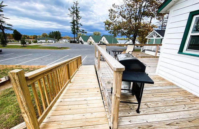 Luxurious Accessible Bungalow Retreat at Swan Bay Resort