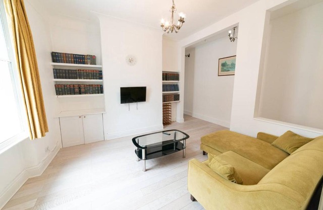 Luxurious Apartment in Balham High Road, SW17