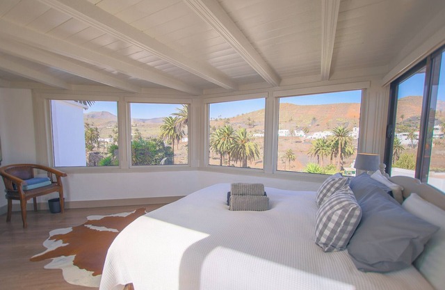 Luxurious Apartment “The Penthouse” with Mountain View, Garden, Pool & Wi-Fi