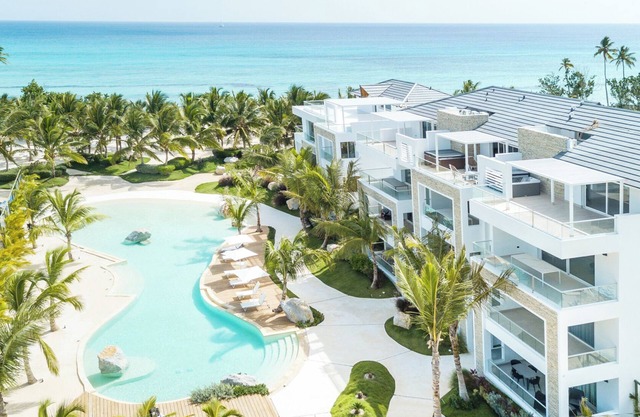 Luxurious Aqua Esmeralda Apartment directly on the beach. Your perfect holiday.