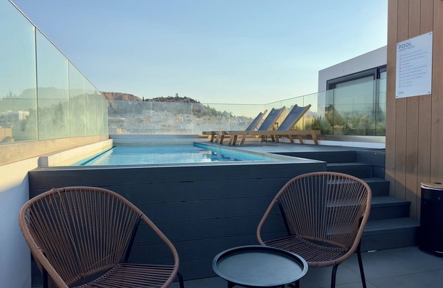 Luxurious Athens Retreat | Shared Pool & Gym by TT Luxury Homes