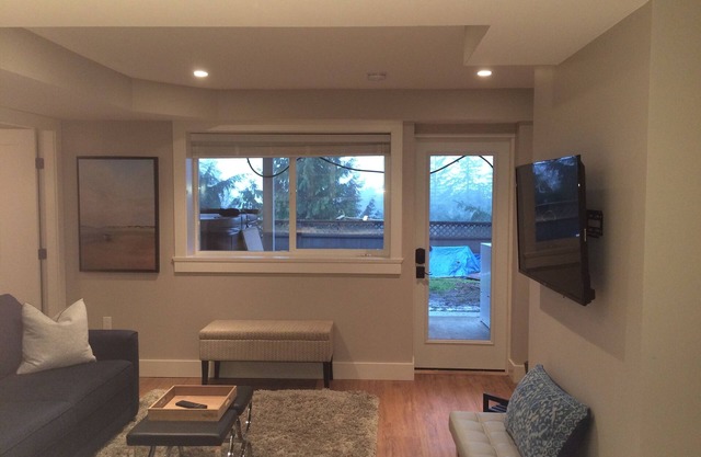 Luxurious, Executive, Quiet, Bright Private Garden Suite