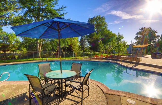 Luxurious farm estate w/seasonal heated pool!