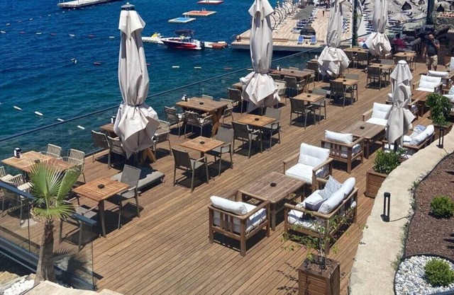 Luxurious Flat with Private Beach and Hotel Facilities