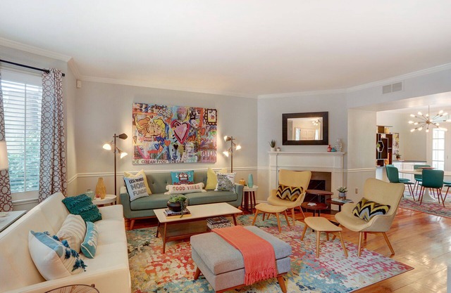 Luxurious & Fun, Roof top deck, Heated Pool Access