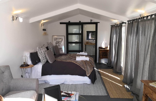 Luxurious Hilltop Studio, only 10 minutes walk to the main street of Daylesford