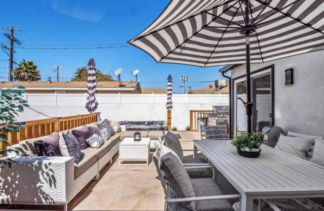 Luxurious LA Retreat with Hot Tub, Gym & Workspace