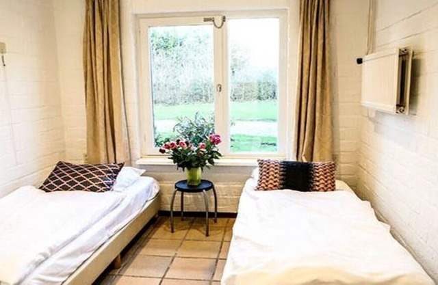 luxurious luxurious 15-person group accommodation