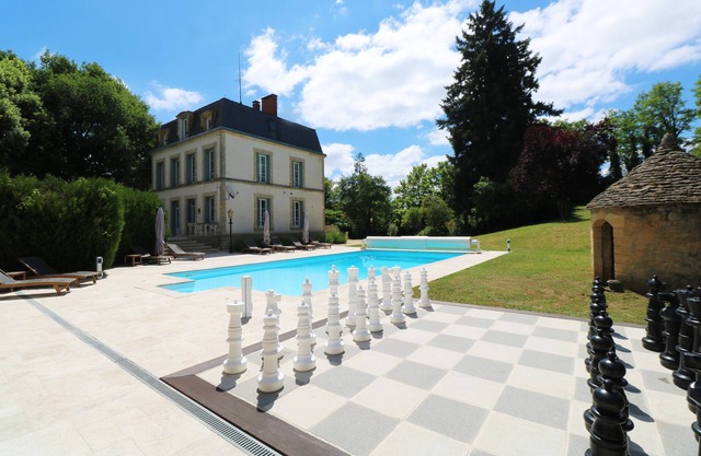 LUXURIOUS MAISON DE MAITRE WITH HEATED POOL & PRIVATE TENNIS COURT IN SARLAT