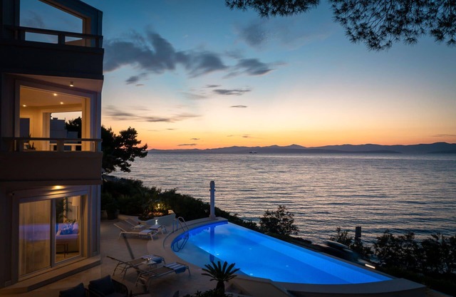 Luxurious Mediterranean Villa With Emerald Water