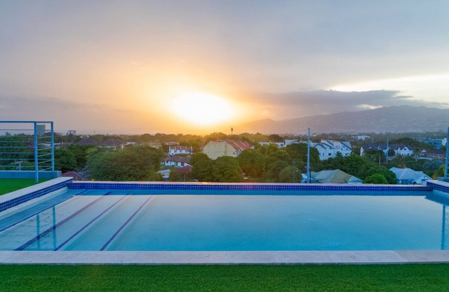 Luxurious Modern Penthouse in Kingston Jamaica Walking Distance To Attractions