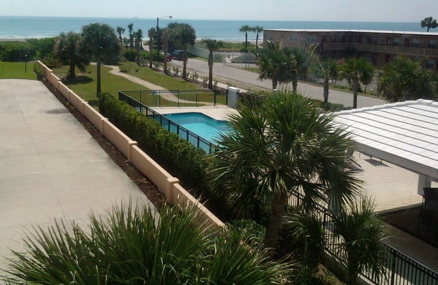 Luxurious, Newer Oceanfront, Professionally Decorated, Beautiful Condo