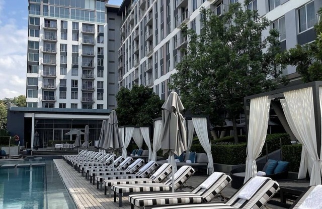 Luxurious One Bedroom Apartment at Capital On Park, Sandton
