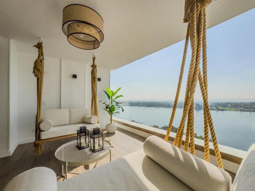 Luxurious Pyramdis & Nile View Appartement