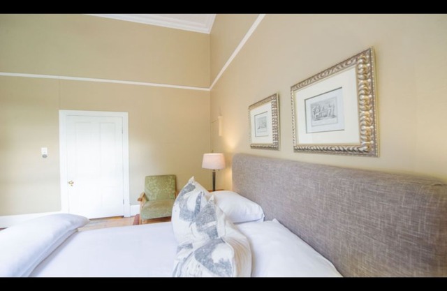 Luxurious Room with Breakfast in Lovely Guesthouse in Pretoria