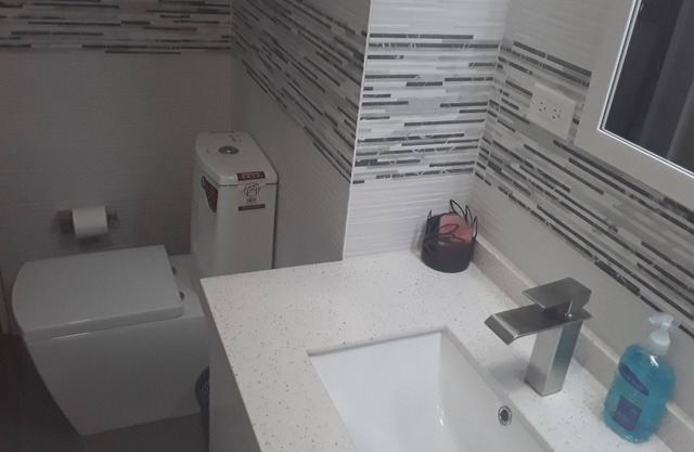 Luxurious, Secure Contemporary Apartment - Kingston