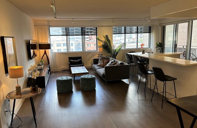 Luxurious & spacious in downtown Golden Mile fully equipped condo all essentials