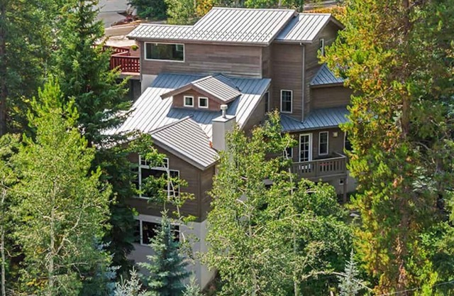 Luxurious Spacious Tri-Level Vail Mountain Home