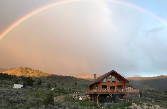 Luxurious SW Montana Log Cabin near Maverick Mountain skiing & Elkhorn Hotspring