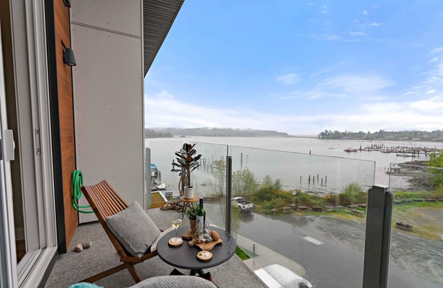 Luxurious Top Floor suite with Ocean Views