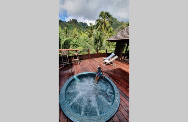 Luxurious Tropical Moorea Villa