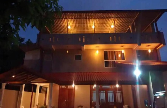 Luxurious Twin Comfort at Hotel Kuma's