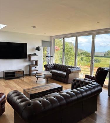 Luxurious, Unique, and Elegant Cottage by Portree