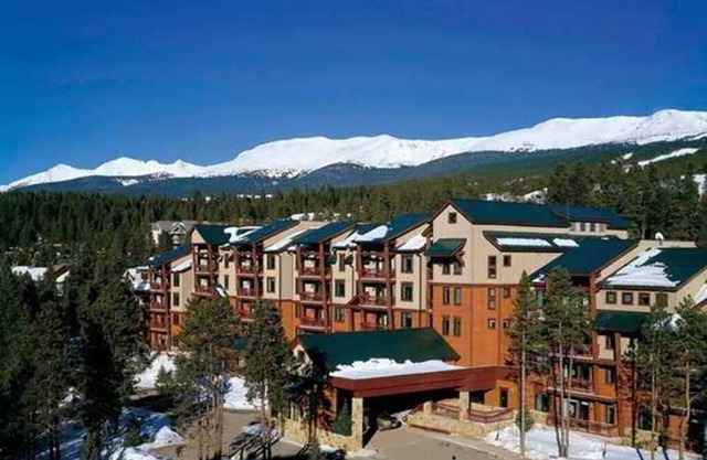Luxurious Valdoro Mountain Lodge. Cozy 3 bedroom and 3 bath (sleeps 8)