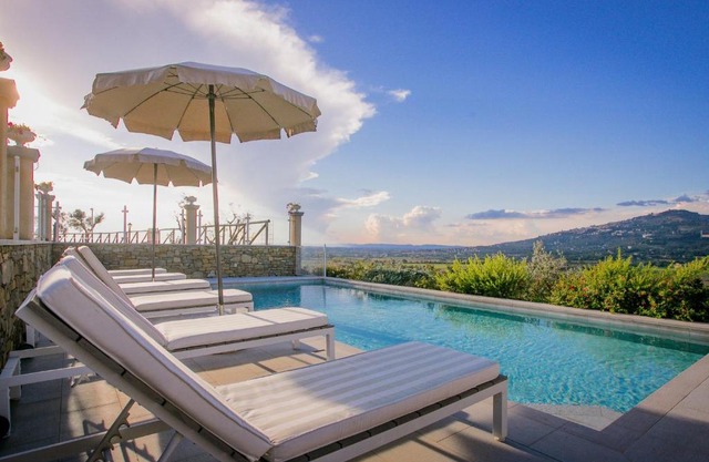 Luxurious Villa in Cortona Italy with Swimming Pool