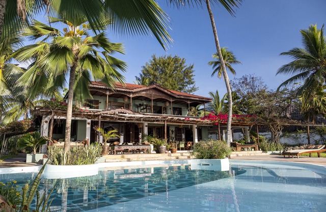 LUXURIOUS VILLA ON THE BEACH with FULL HOTEL SERVICE