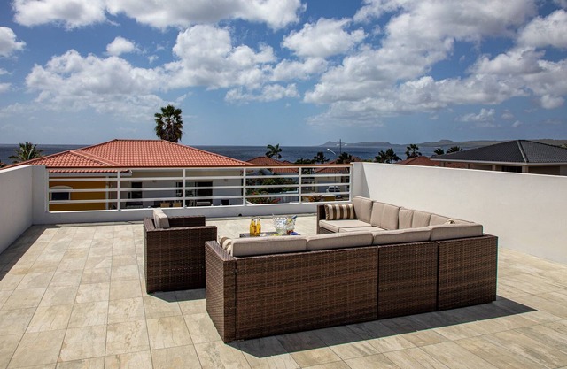 Luxurious Villa, Private Pool & Amazing Views by Andrea Sites (Crown Ridge)