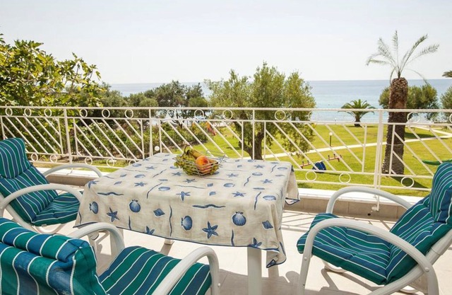 Luxurious villa with great yard, just where the sea meets the beach