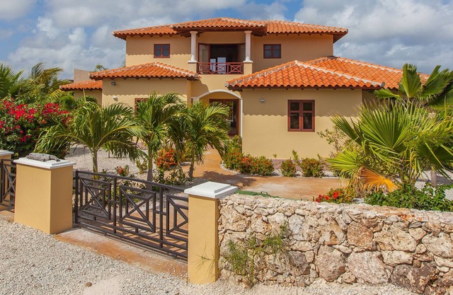 Luxurious Villa with Panoramic Ocean View, Private Pool and Car (optional)