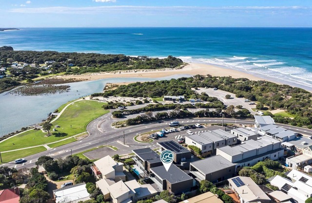 Luxuriously Appointed Townhouse – River and Beach