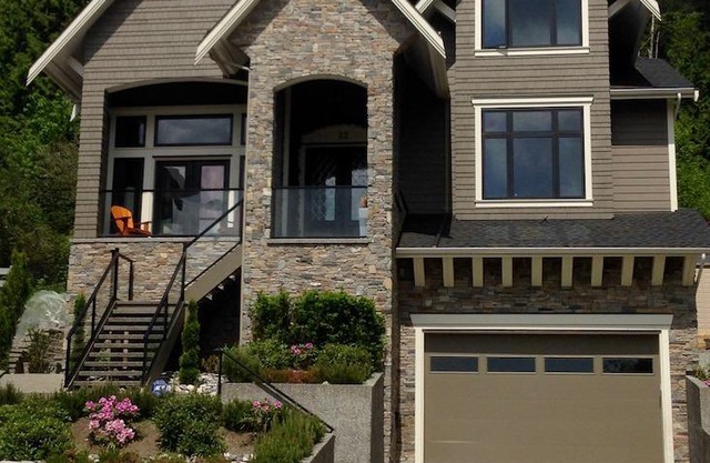Luxury 1-Bed Suite at Nature's Door, by Port Moody beach, trail and centre
