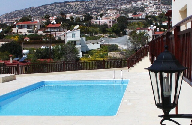 Luxury 1 bedroom apartment (sleeps 4) with shared pool