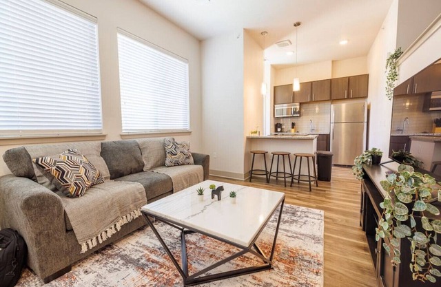 Luxury 1BR Near Broadway
