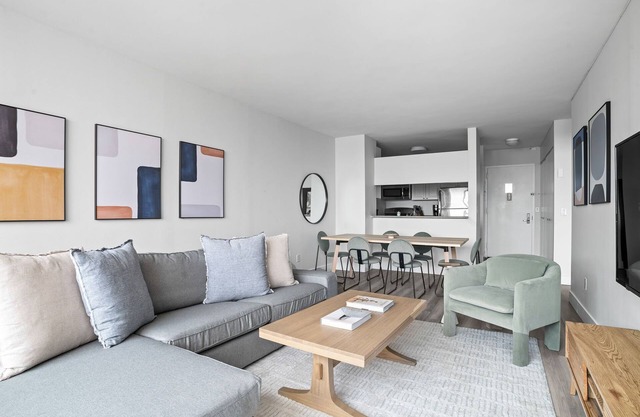 Luxury 2 bed 2 bath in Time Squeare