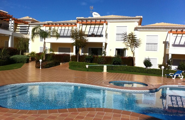 Luxury 2 Bed Apartment with pool near to beach