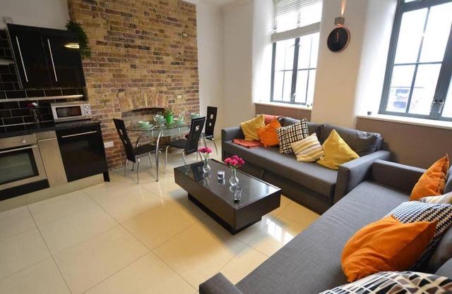 Luxury 2 bed apartment @Liverpool St up to 8 guest