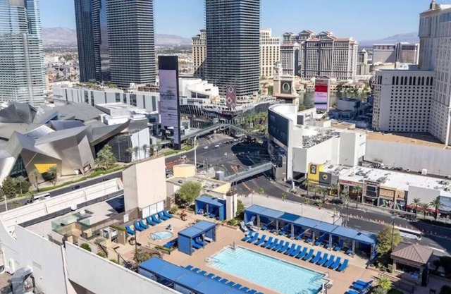 Luxury 2-Bedroom Villa on the Las Vegas Strip Sleeps 6 Formula One Grand Prix