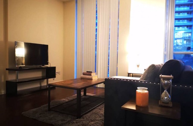Luxury 2 Bedroom Waterfront Condo in DT- Renovated