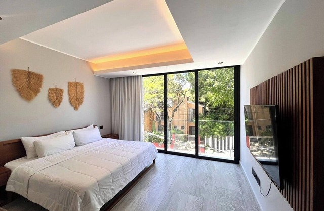 Luxury 2BD Condo 3 blk from 5th Ave W/PoolandParking