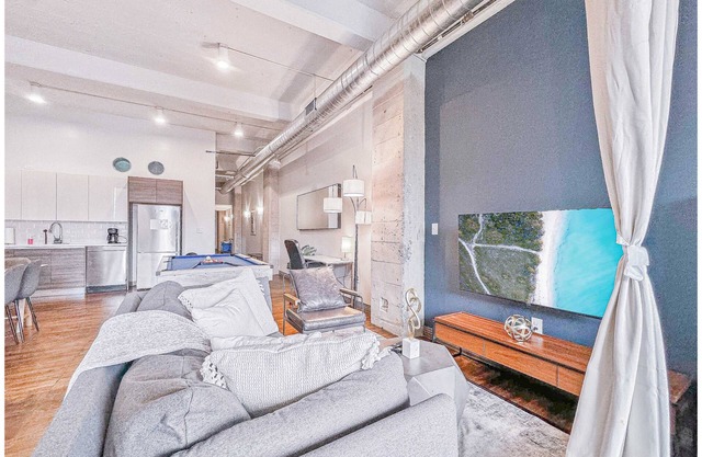 Luxury 2BD | DT Dallas | Sleeps 16 | Free Parking