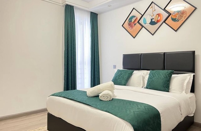 Luxury 2BR Apartment at 108 Riverside Drive