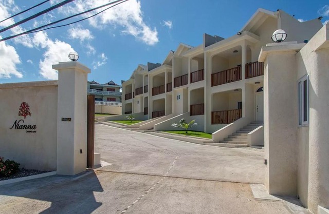 Luxury 2BR Home facing Beach w/Pool Montego Bay #3