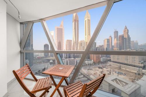 Luxury 2BR with Pool Near Dubai Mall, Burj Khalifa, Metro
